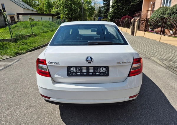 Skoda Octavia cena 37500 przebieg: 219000, rok produkcji 2020 z Tarnów małe 211